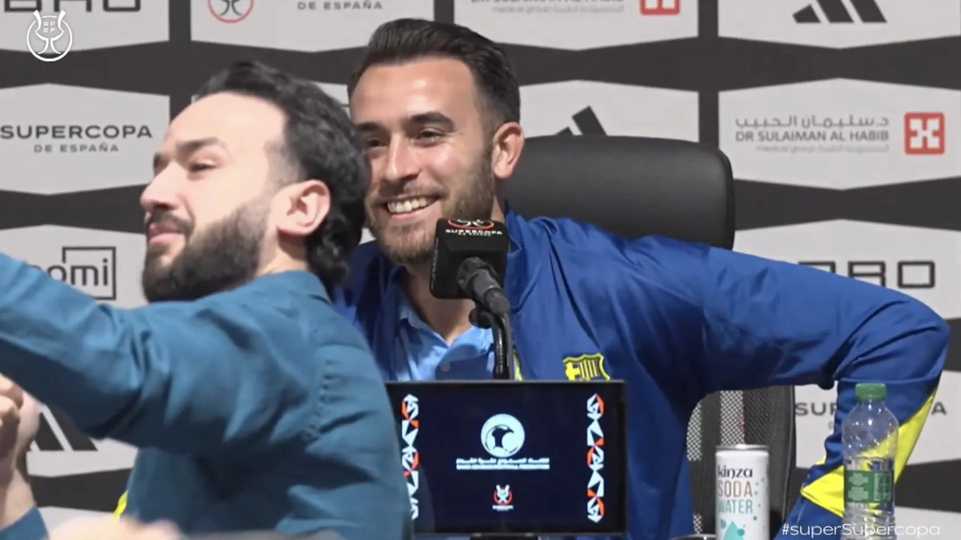 “podemos-tirar-uma-foto?”.-momento-surreal-marca-coletiva-do-barcelona