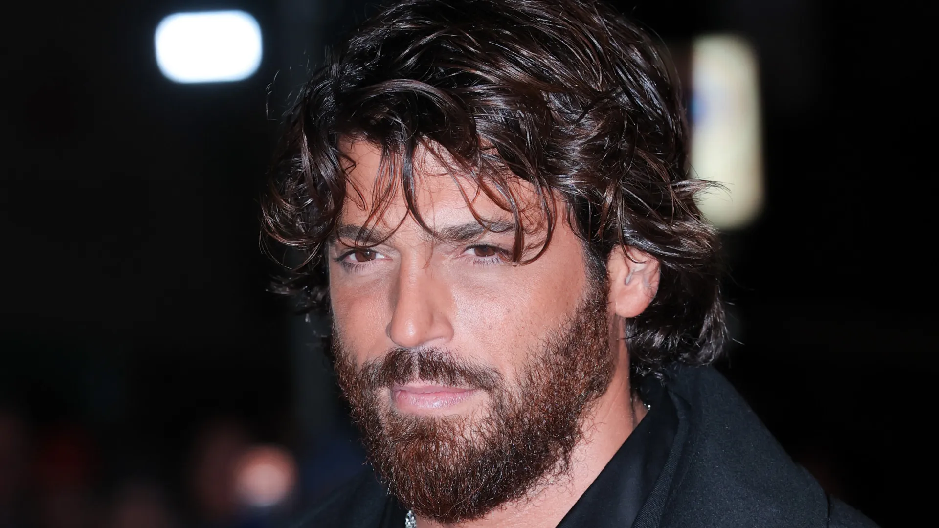 ator-turco-can-yaman-e-preso-em-operacao-antidrogas-em-istambul