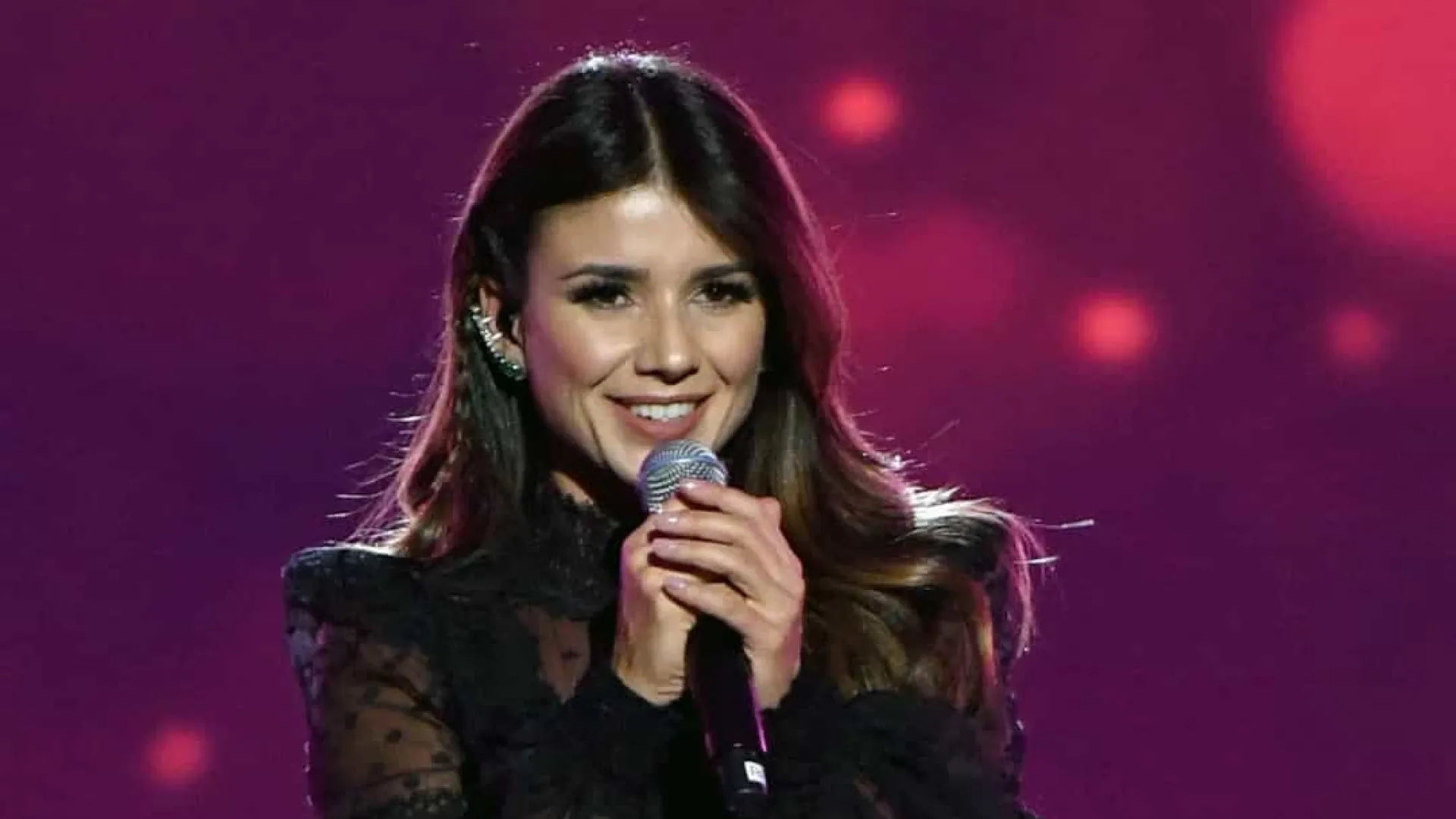 paula-fernandes-rebate-acusacao-de-roberta-miranda-de-humilhar-pessoas