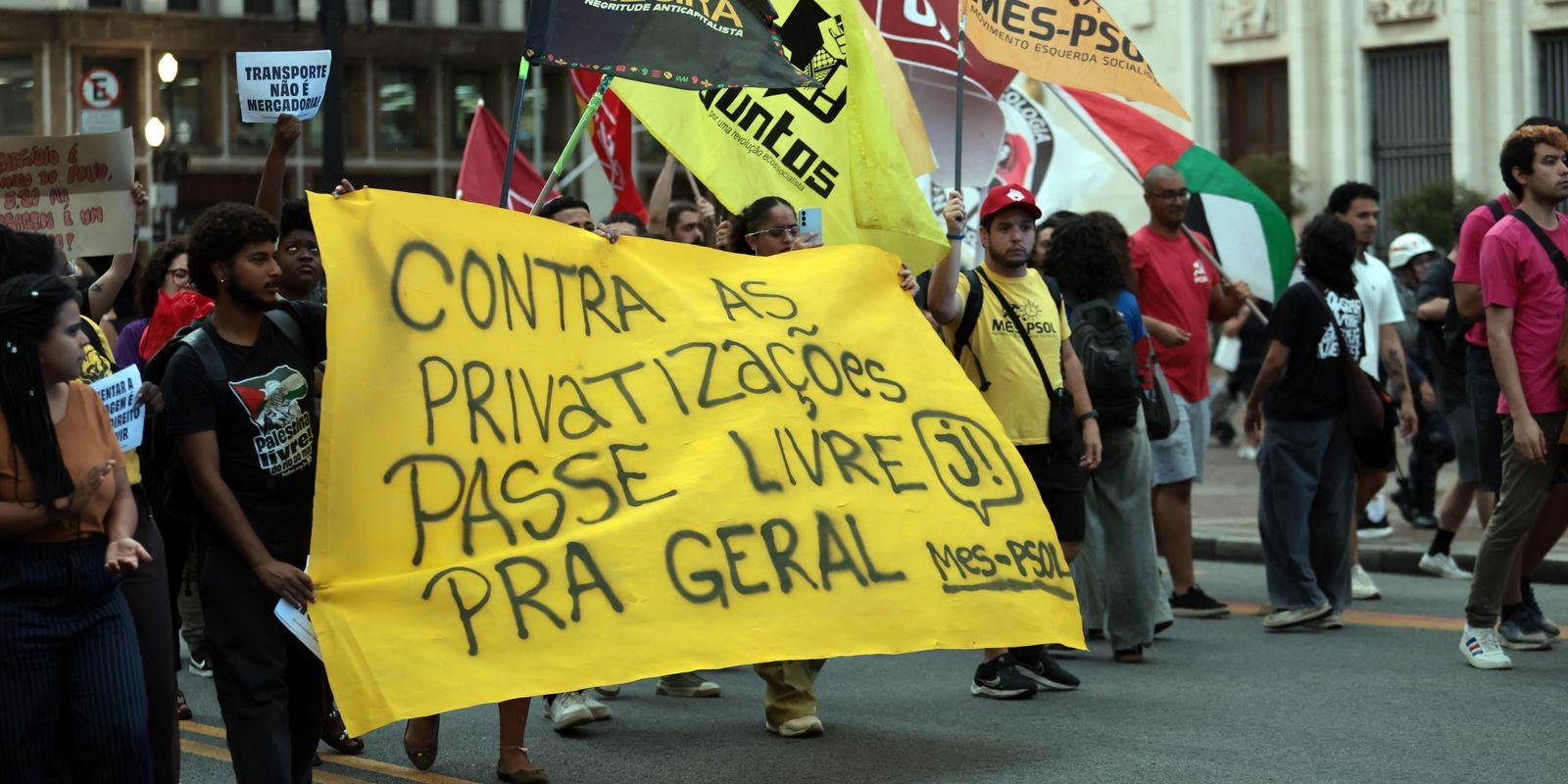 estudantes-protestam-contra-aumento-da-tarifa-de-onibus-em-sao-paulo