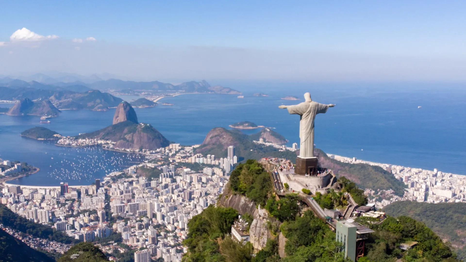 turismo-deve-bater-recorde-na-alta-temporada-de-verao-com-impulso-estrangeiro,-preve-cnc