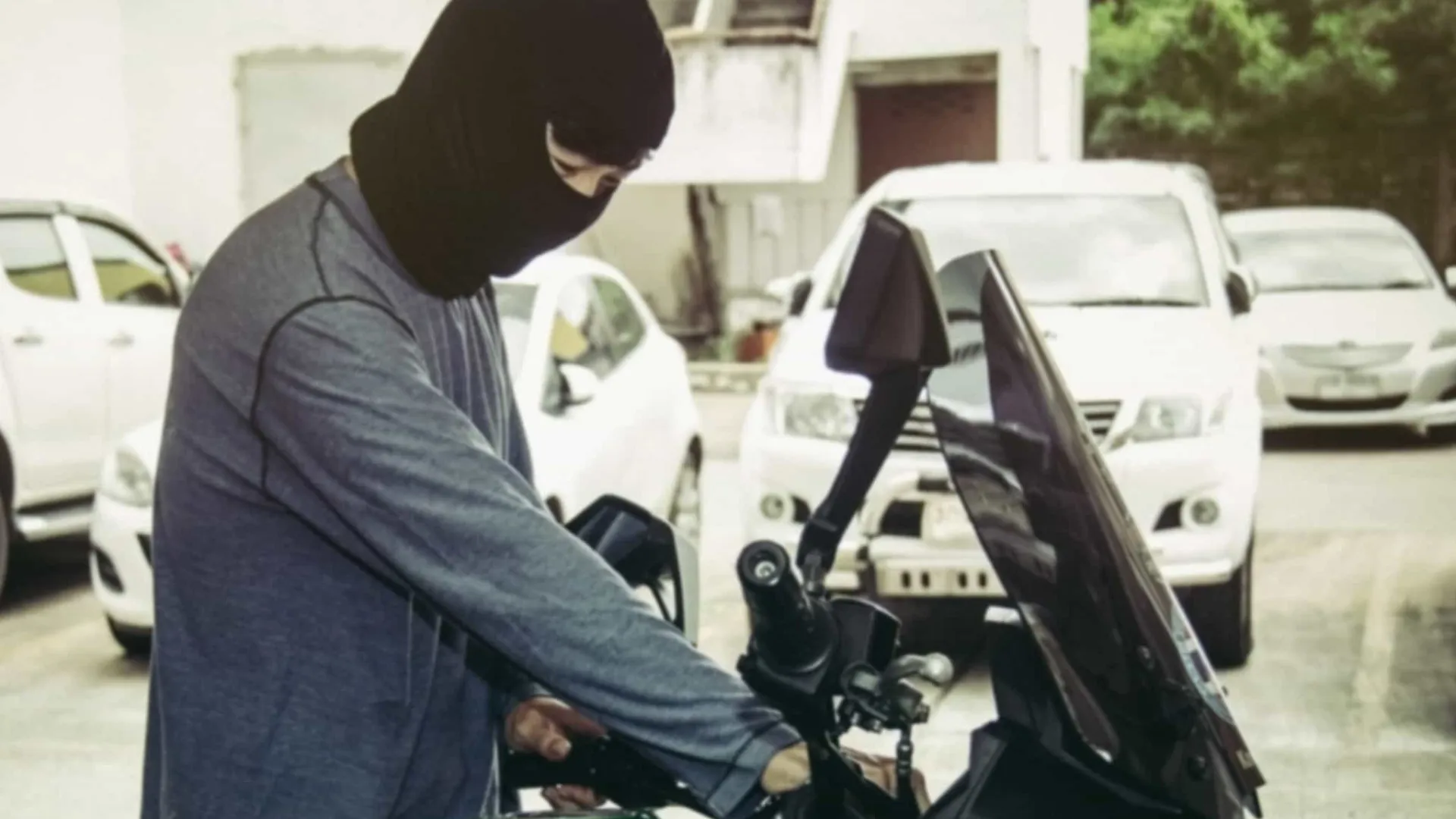 ladroes-em-motos-aterrorizam-vila-madalena-e-inibem-ate-passeios-com-caes