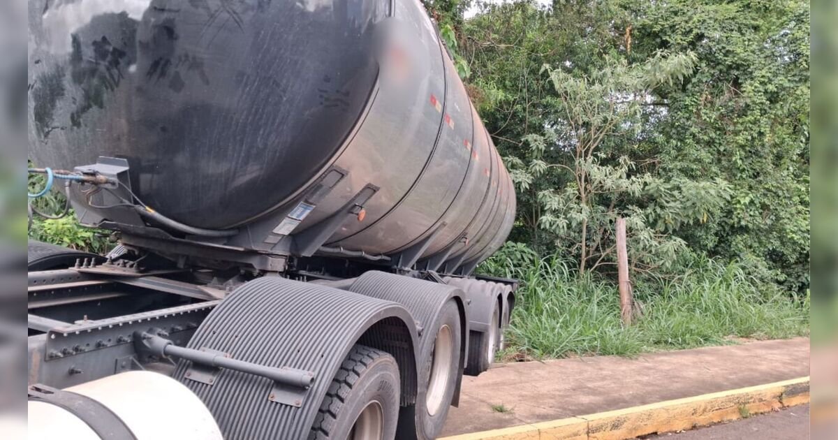caminhao-carregado-perde-forca-em-subida-e-volta-de-re-em-apucarana
