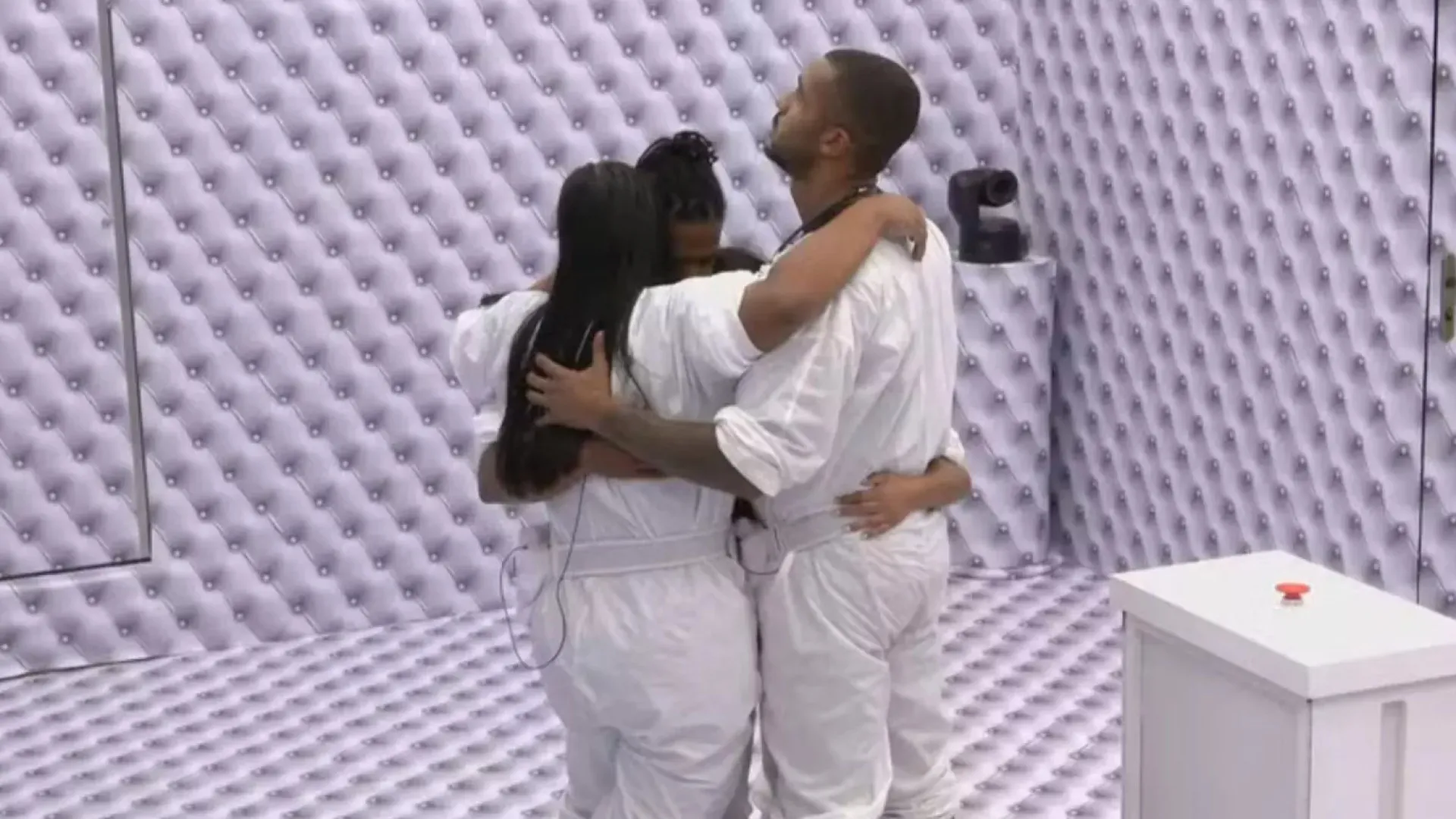 clima-esquenta-apos-chegada-de-novos-participantes-e-briga-por-camas-no-bbb-26