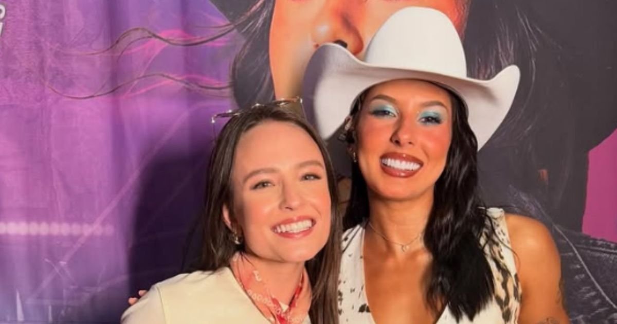 larissa-manoela-compartilha-encontro-com-ana-castela:-“sou-muito-fa”