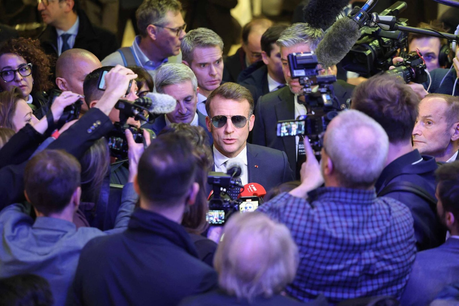 macron-critica-eua-em-davos-e-diz-que-europa-prefere-respeito-a-lidar-com-valentoes