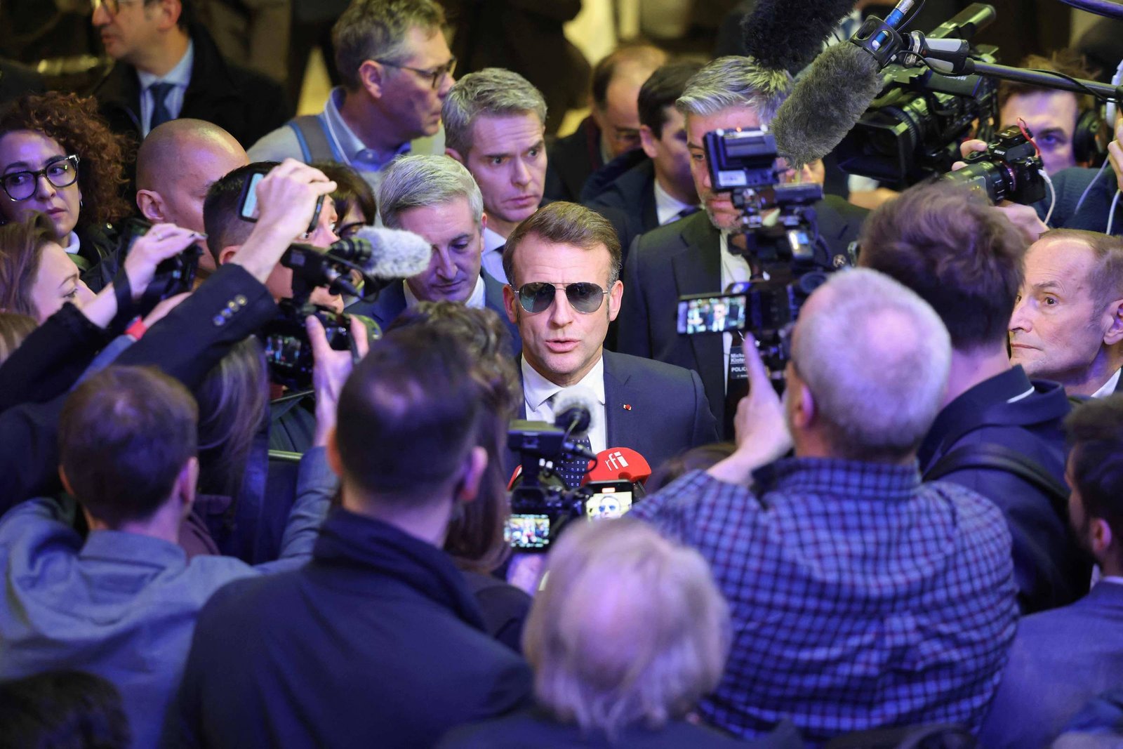 macron-critica-eua-em-davos-e-diz-que-europa-prefere-respeito-a-lidar-com-valentoes