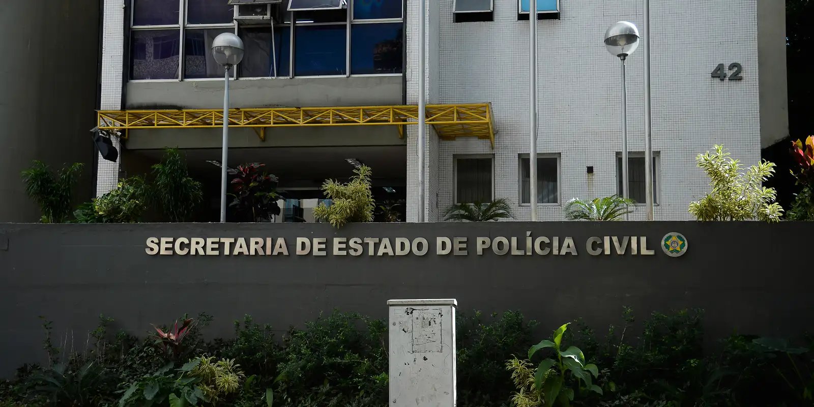 rio:-policia-impede-atentado-e-apreende-bombas-e-coqueteis-molotov
