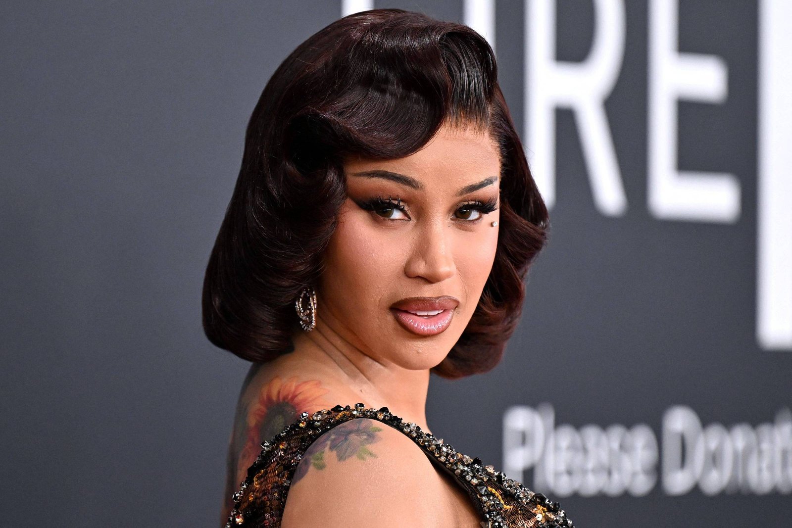 cardi-b-diz-em-show-que-vai-dar-surra-no-ice,-o-servico-de-imigracao-americano