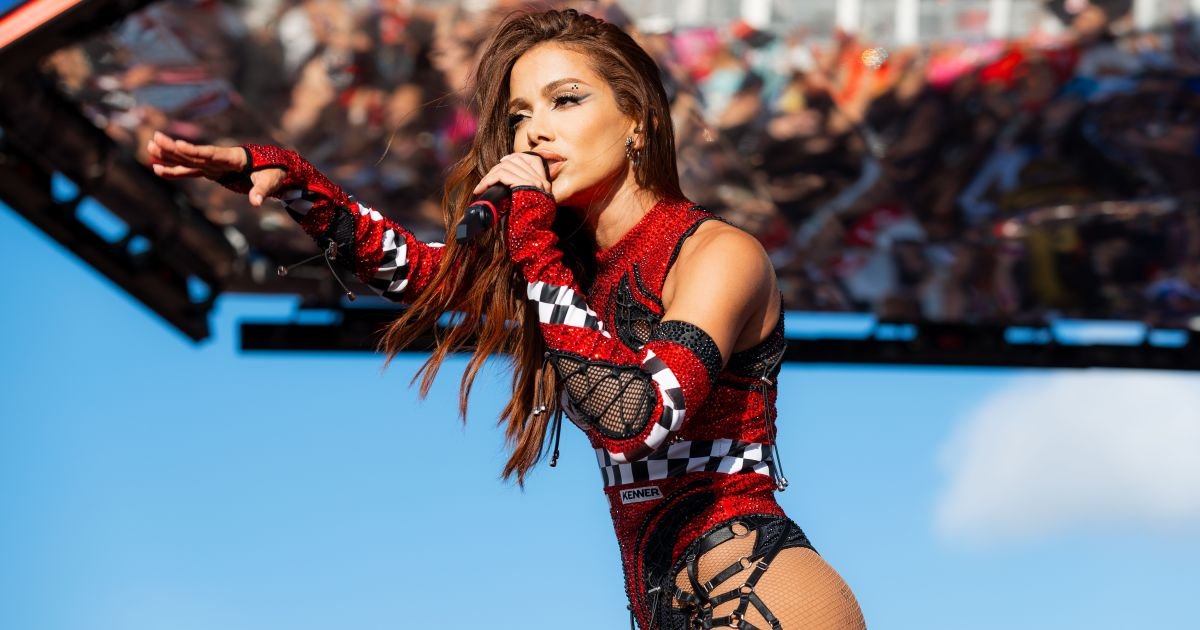 microfone-da-anitta:-por-que-audio-de-“bronca”-da-cantora-vazou?