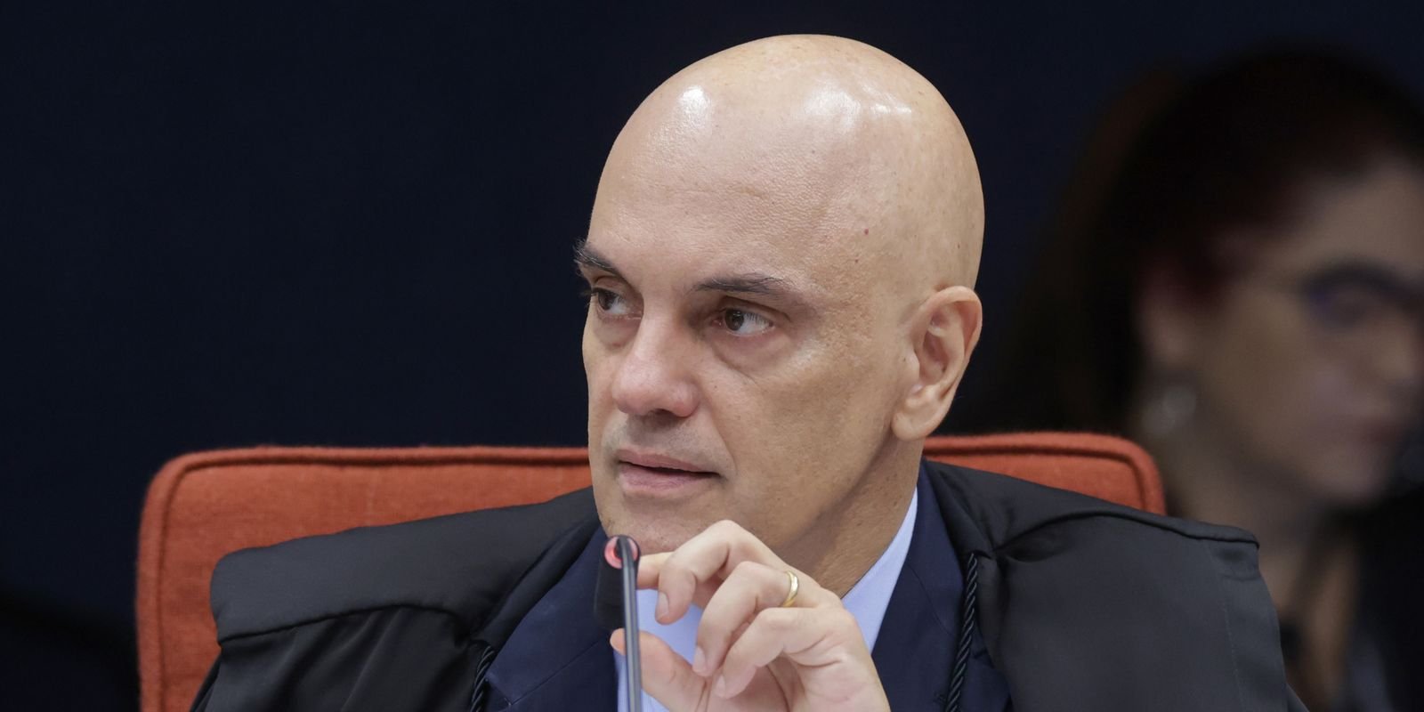 moraes-pede-vista-e-suspende-julgamento-sobre-lei-da-anistia