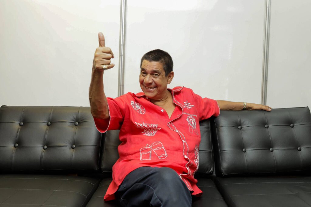 nao-vivo-de-cerveja-mas-sim-do-povo,-diz-zeca-pagodinho-sobre-guerra-que-o-tirou-da-avenida