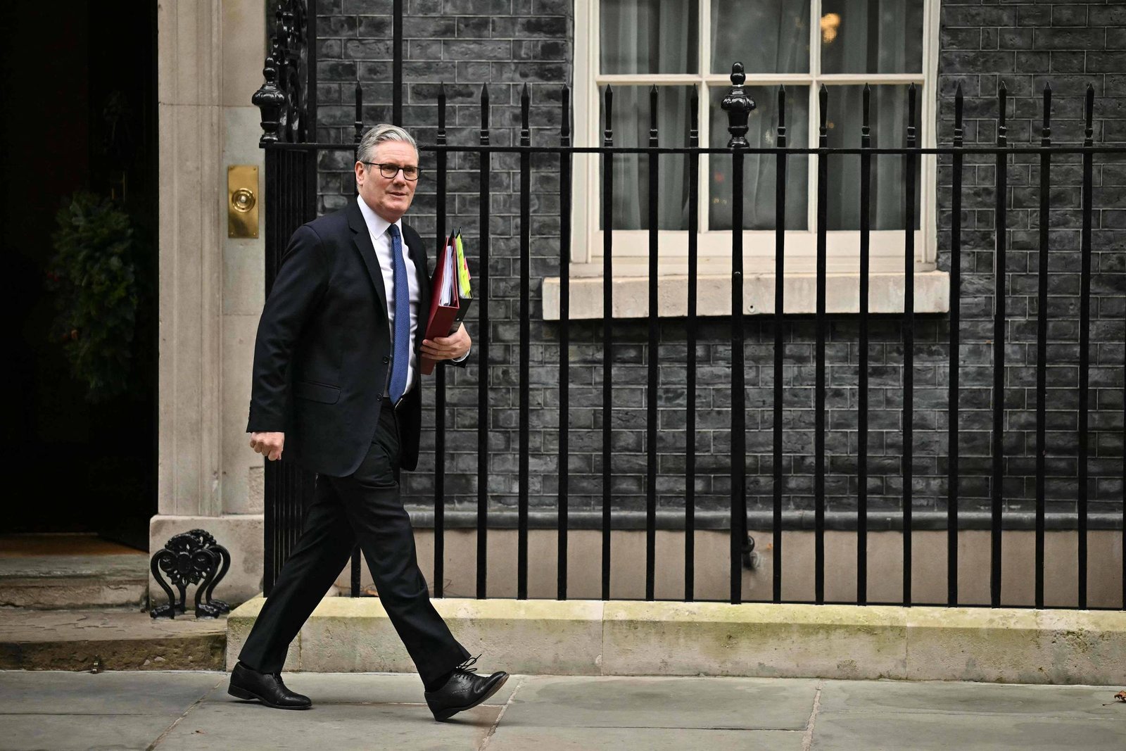 premie-do-reino-unido-enfrenta-maior-crise-ate-aqui-e-pode-cair-ainda-este-mes