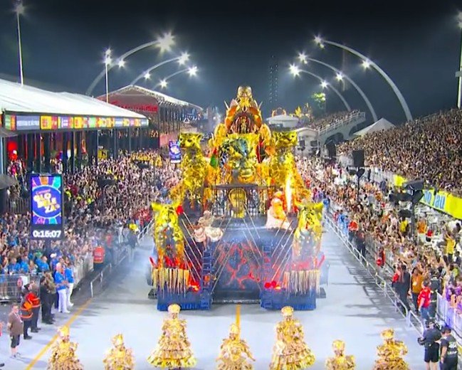 imperio-de-casa-verde-abre-a-segunda-noite-de-desfiles-do-grupo-especial-em-sao-paulo
