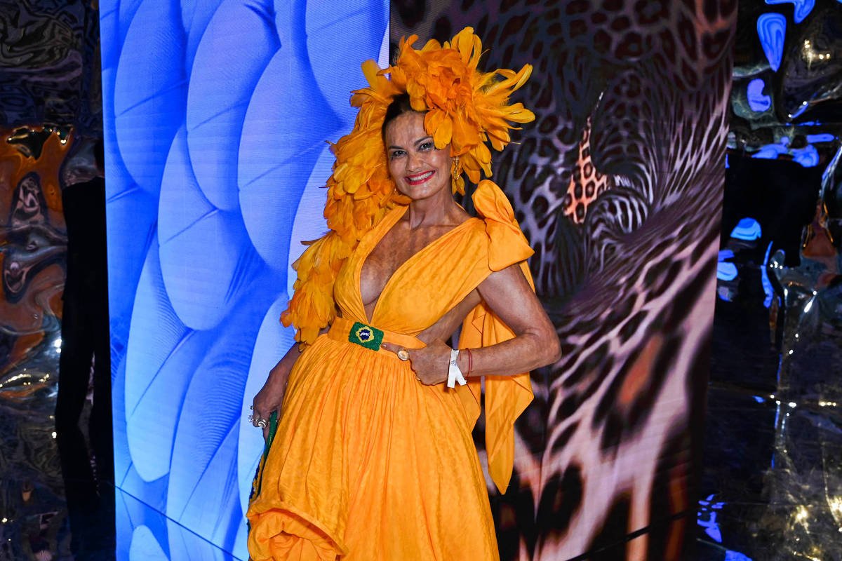 o-povo-pede-muito-e-eu-vou-voltar-ao-carnaval,-diz-magda-cotrofe-no-baile-do-copa