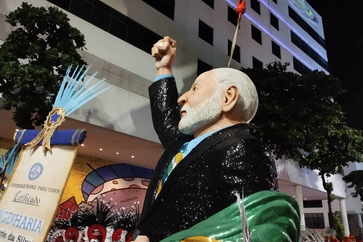 academicos-de-niteroi-abre-carnaval-do-rio-com-homenagem-a-lula