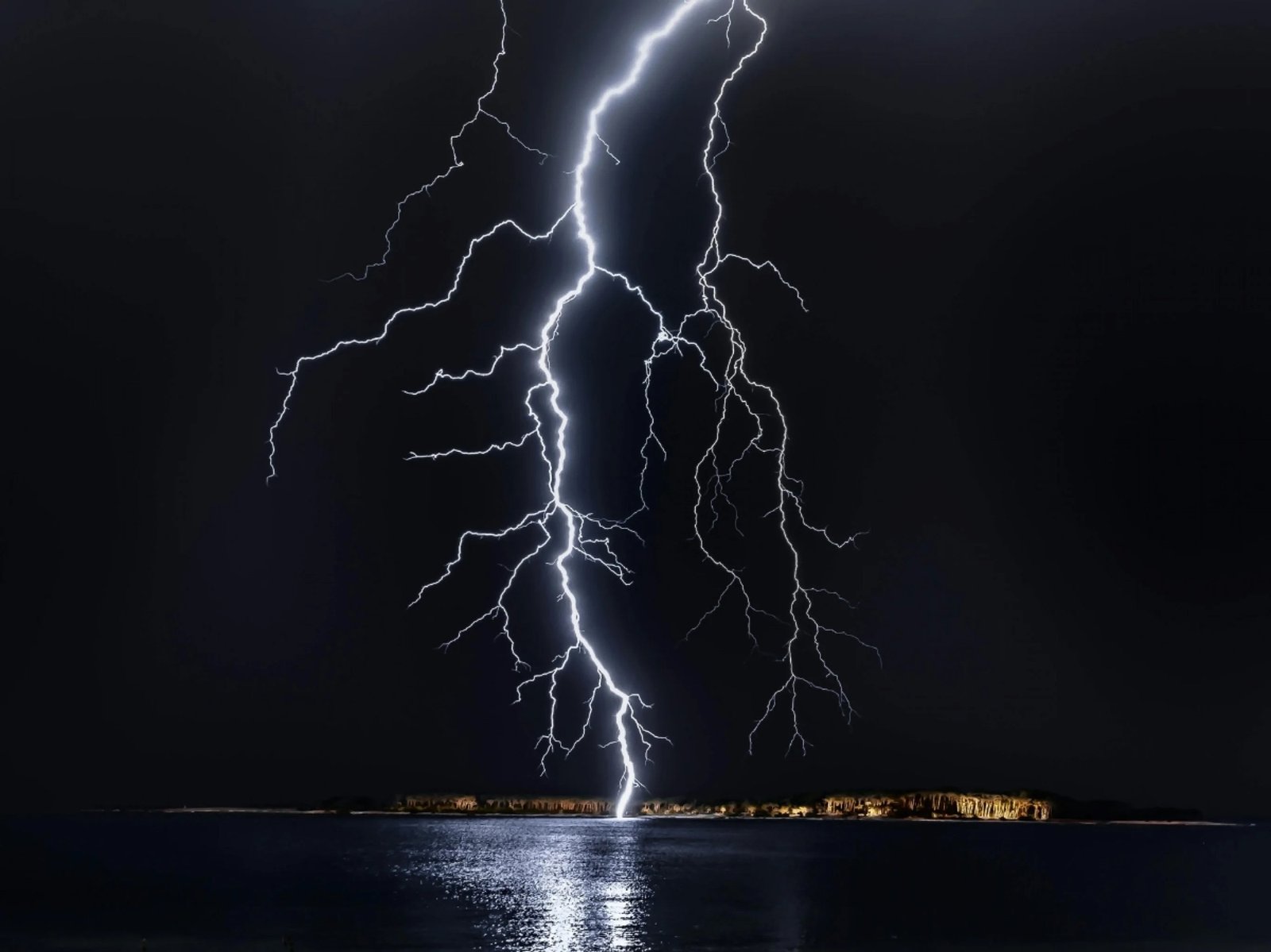 o-maior-relampago-do-mundo,-segundo-a-omm,-no-brasil,-em-2018