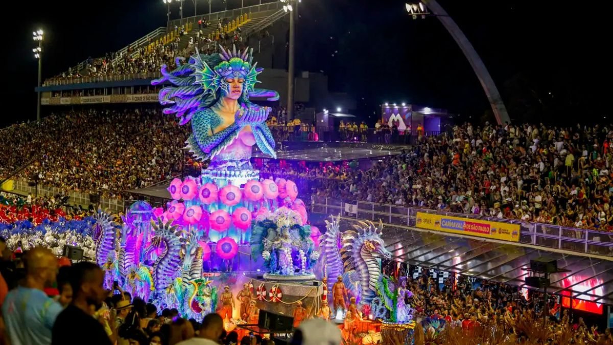 escolas-de-samba-de-sp-dao-espetaculo-na-primeira-noite-de-desfile