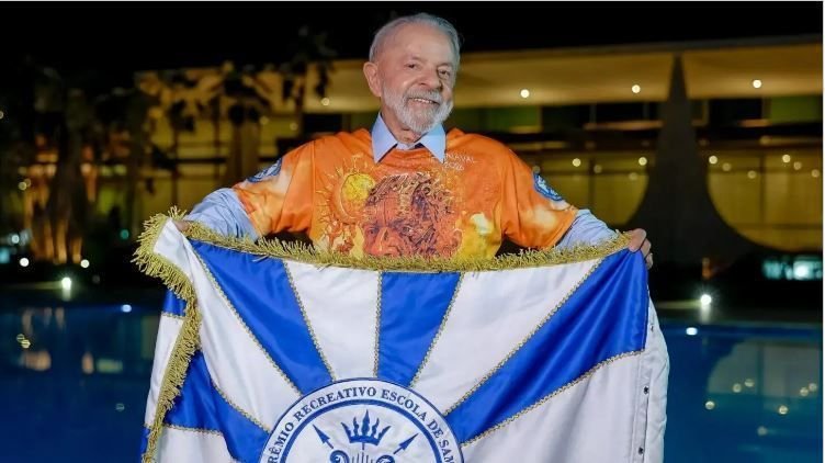 lula-fala-em-“muita-emocao”-ao-comentar-noite-de-desfiles-na-sapucai