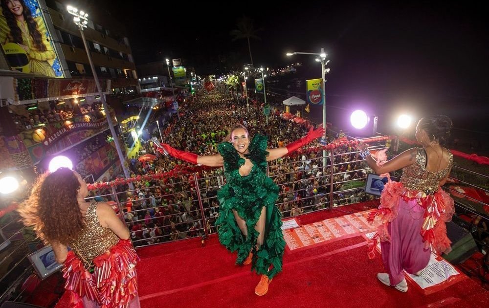 daniela-mercury-canta-com-gil-e-caetano-em-4o-dia-do-carnaval-de-salvador