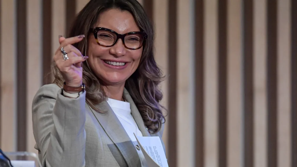 janja-diz-que-desistiu-de-desfilar-para-evitar-perseguicao-a-lula-e-escola-de-samba