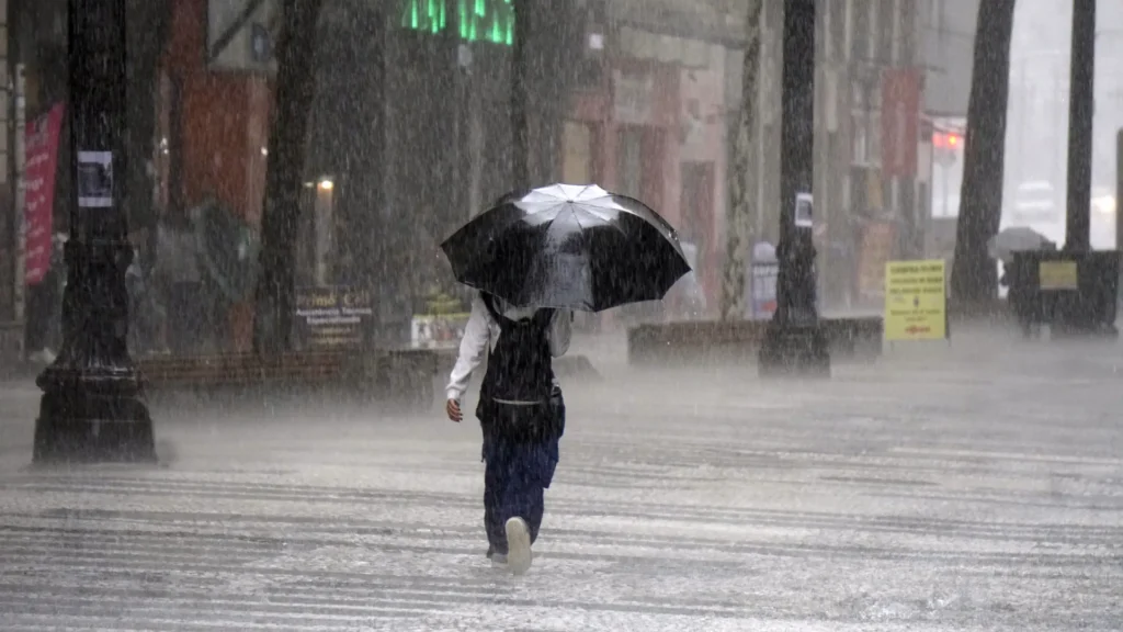 chuva-deixa-todas-as-regioes-de-sp-em-atencao;-defesa-civil-emite-alerta