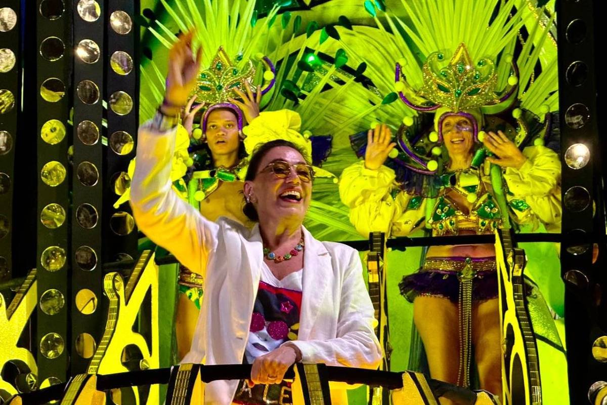 ‘e-uma-explosao-dentro-do-coracao’,-diz-lilia-cabral-sobre-homenagem-a-rita-lee-na-sapucai