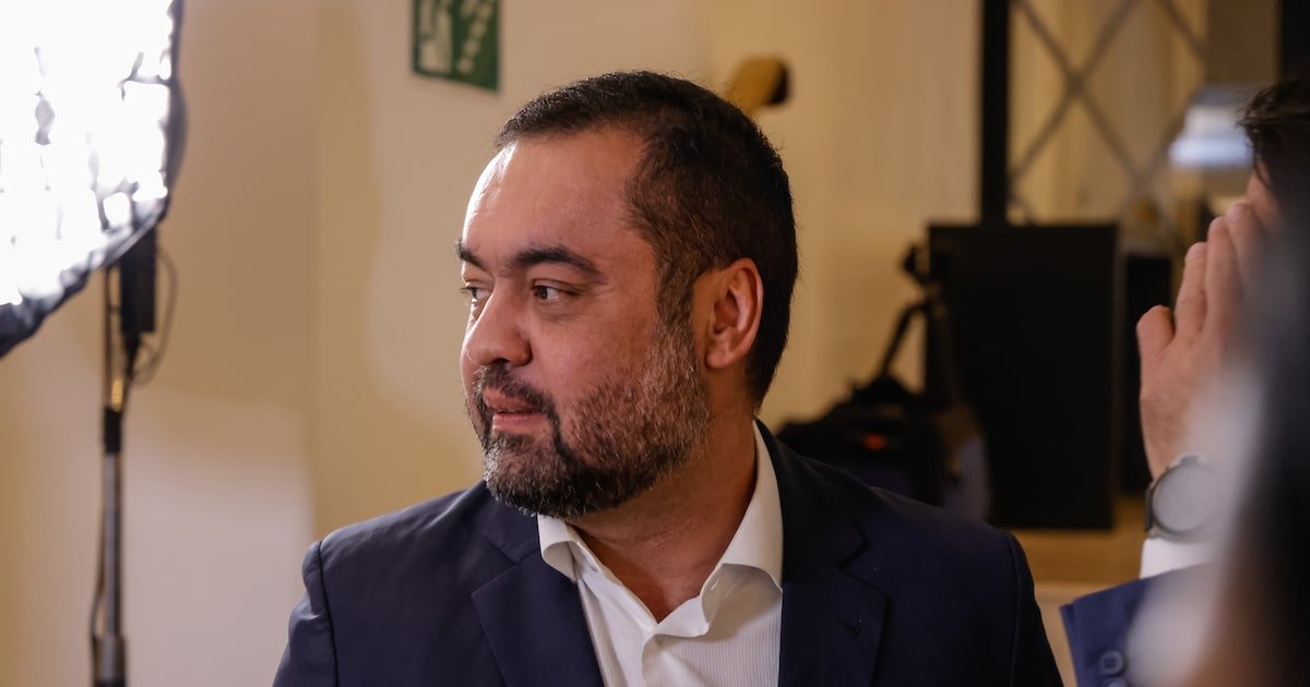 castro-diz-que-nao-viu-desfile-sobre-lula-e-que-nao-cumprimentou-petista-pois-‘horarios-nao-bateram’