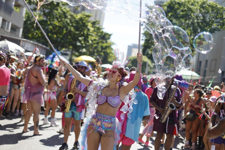 amores-liquidos:-fantasias-pela-nao-monogamia-aquecem-o-centro-do-rio