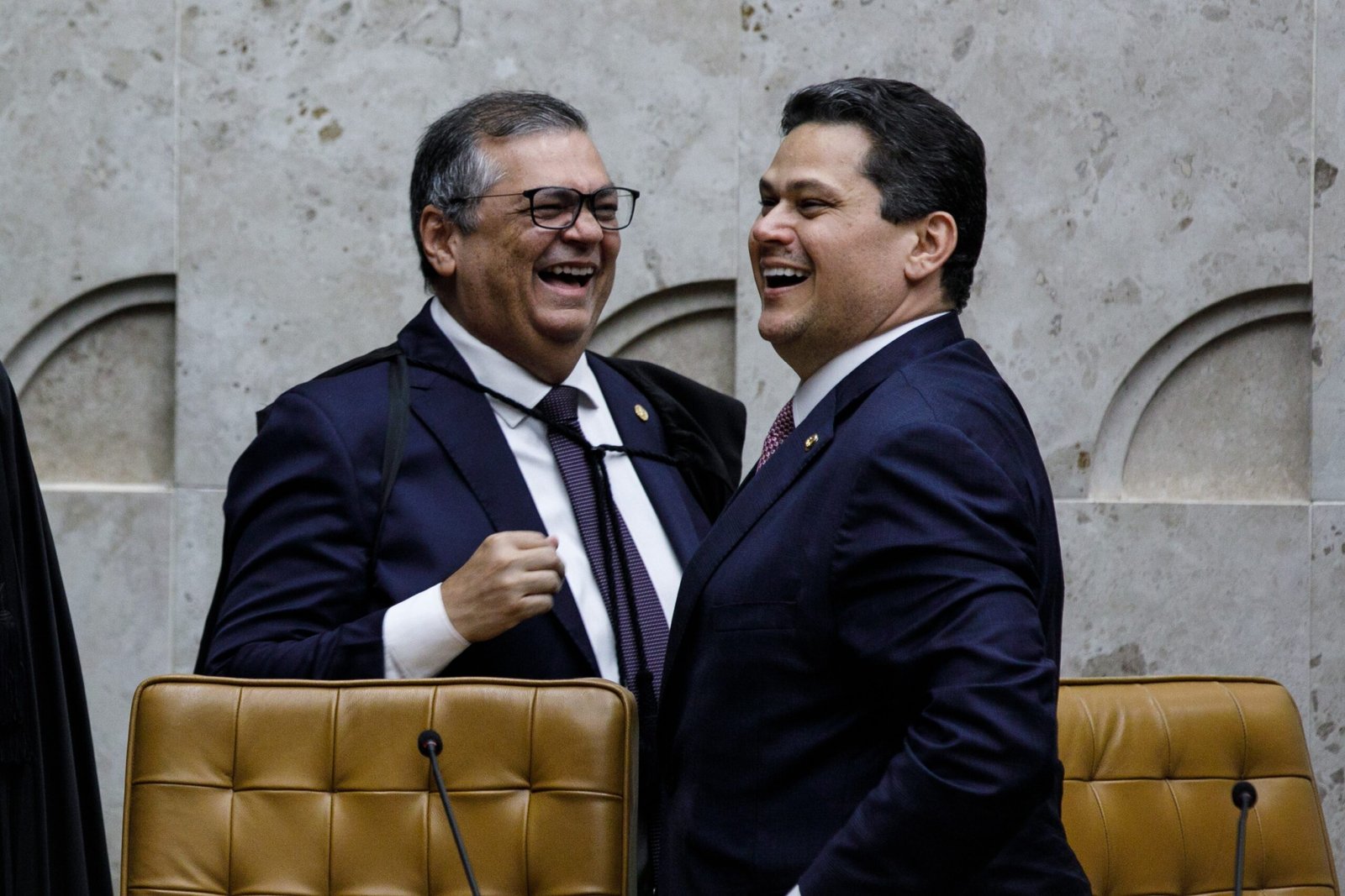 nova-decisao-de-dino-amplia-pressao-no-congresso-por-lei-sobre-supersalarios