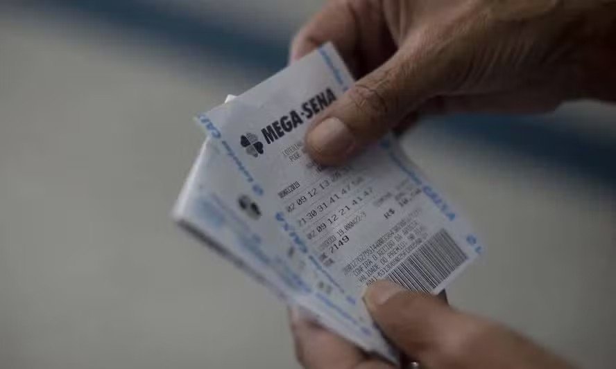 nenhuma-aposta-acerta-os-seis-numeros,-e-mega-sena-acumula-para-r$-130-milhoes;-veja-as-dezenas-sorteadas-no-ultimo-sabado
