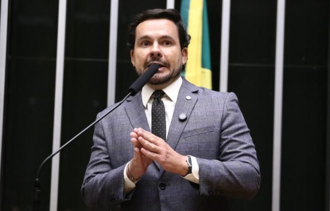 comissao-aprova-projeto-que-exige-certidao-de-antecedentes-criminais-para-casamento