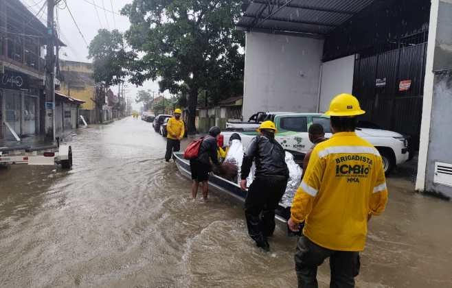 icmbio-disponibiliza-brigadistas,-veiculos-e-equipamentos-para-ajudar-no-resgate-de-vitimas-das-chuvas-em-rio-das-ostras