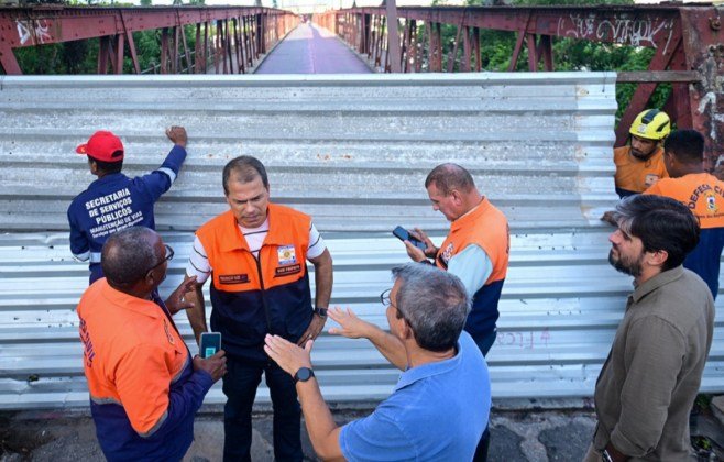 paraiba-chega-a-9,28-metros-em-campos-e-ponte-no-centro-da-cidade-e-interditada