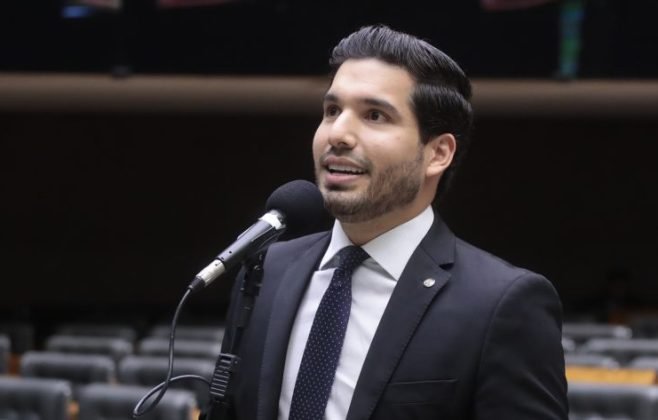 proposta-obriga-preso-a-destinar-50%-do-salario-para-indenizar-vitima