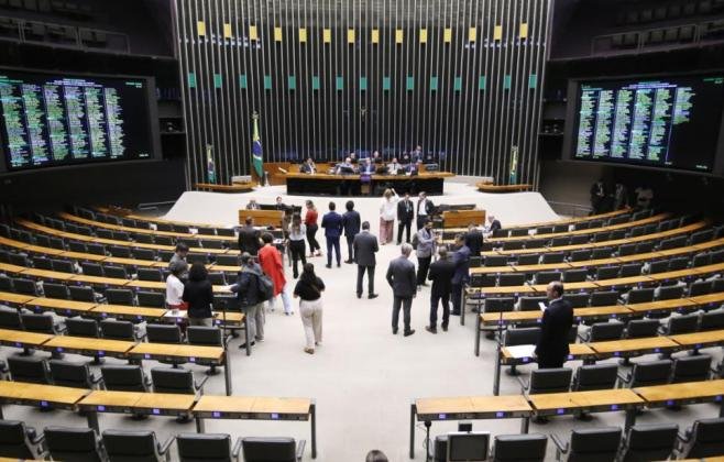 farmacias-em-supermercados:-camara-aprova-projeto