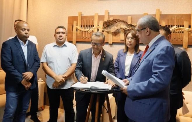 apos-ser-afastado-pelo-stf,-prefeito-de-macapa-renuncia-ao-cargo