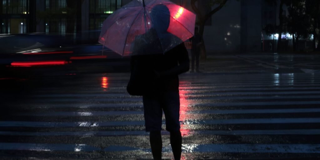 sao-paulo-tem-sexta-chuvosa;-cidade-tem-alerta-de-perigo-para-domingo