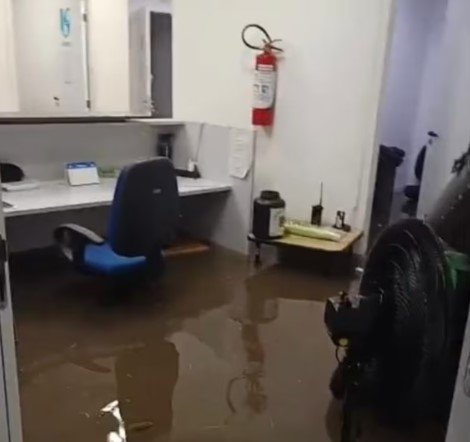 chuva-provoca-alagamento-no-predio-da-camara-municipal-de-guarulhos