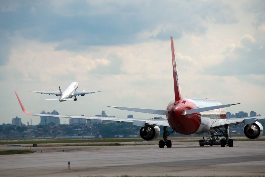 pacote-do-governo-para-aviacao-promete-reducao-de-tributos-e-utilizacao-de-aeroportos-privados-para-fins-comerciais