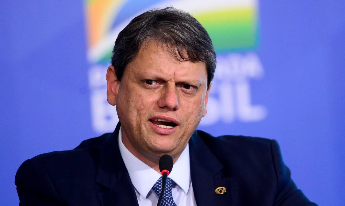 tarcisio-de-freitas-promove-distanciamento-do-pl-e-de-flavio-bolsonaro-na-definicao-da-candidatura-a-vice-de-sao-paulo