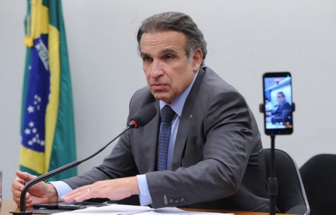 projeto-aprovado-em-comissao-permite-que-motorista-com-cnh-tipo-b-dirija-carros-eletricos-de-ate-4.250-kg