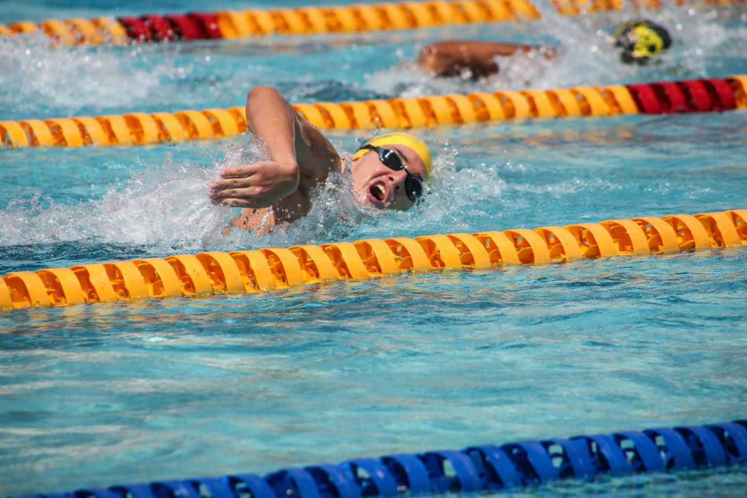 estudo-aponta-que-natacao-pode-ser-mais-eficaz-que-corrida-para-fortalecer-o-coracao