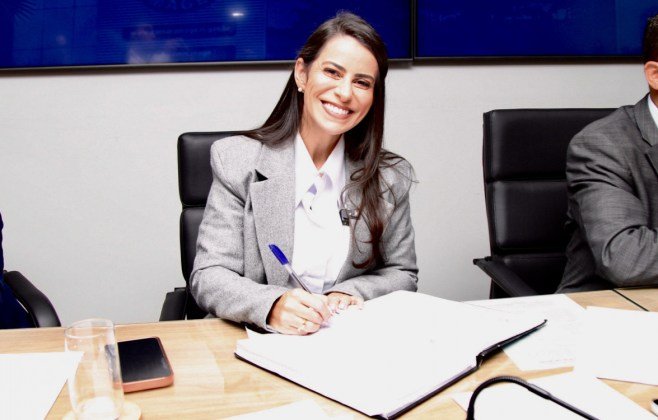 jamille-cozzolino-toma-posse-como-prefeita-de-mage