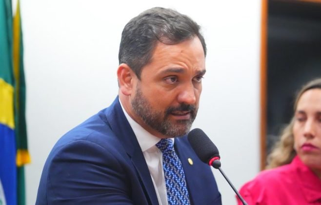 comissao-aprova-regras-para-uso-de-aplicativos-em-transporte-fretado