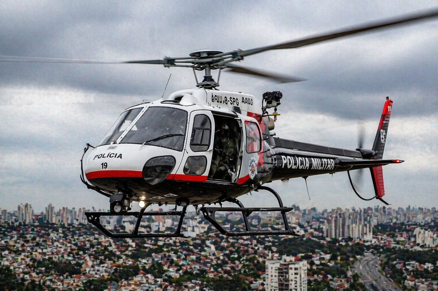 policia-militar-realiza-transporte-aereo-e-viabiliza-transplante-de-coracao-em-sp