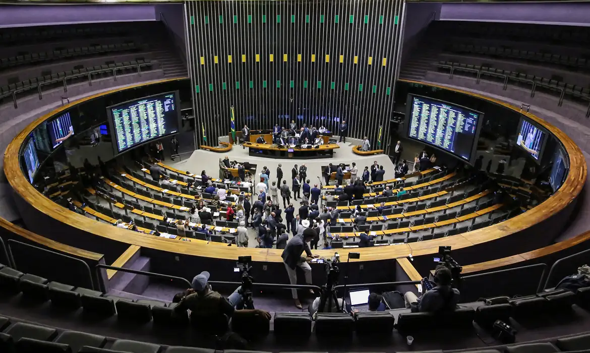 comissao-especial-para-analise-da-pec-do-fim-da-escala-6×1-e-instalada-na-camara-dos-deputados