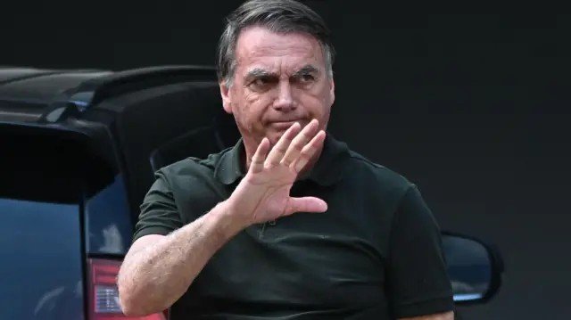 bolsonaro-e-submetido-a-cirurgia-no-ombro-e-apresenta-boa-evolucao-clinica