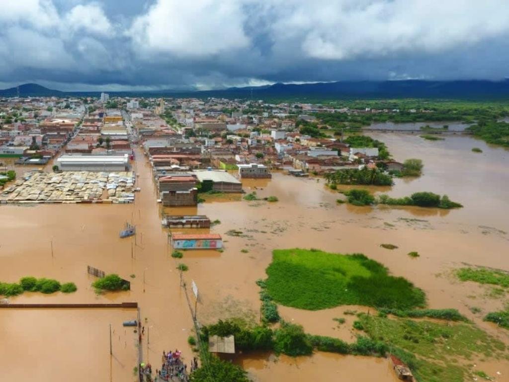 chuvas-devastam-pernambuco-e-paraiba,-com-mortes-e-milhares-de-desabrigados-marcando-o-inicio-de-maio