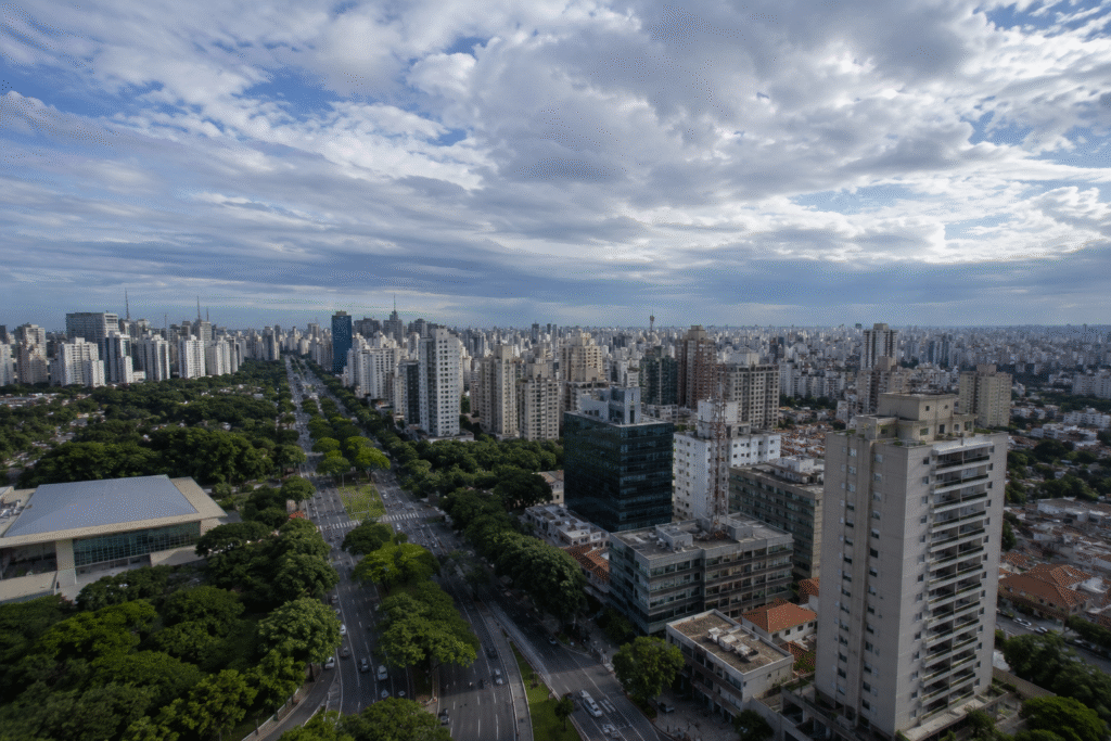 sao-paulo-tera-sexta-feira-com-sol-entre-muitas-nuvens-e-tempo-ameno
